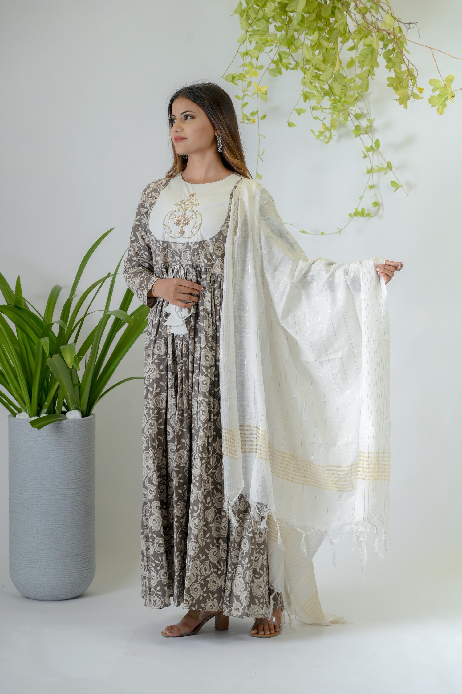 Dark Grey Cotton Zari Work Festive Wear Kurta Set - Side View | Oopnik