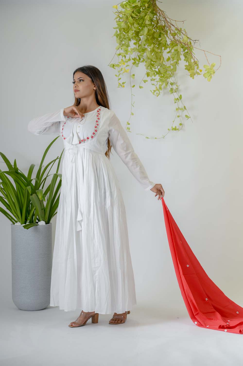 White Silk Thread & Zari Embroidered Kurta Set For Women - Side View | Oopnik